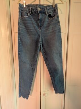 American Eagle Outfitters Cropped High-Rise Jeans in Blue